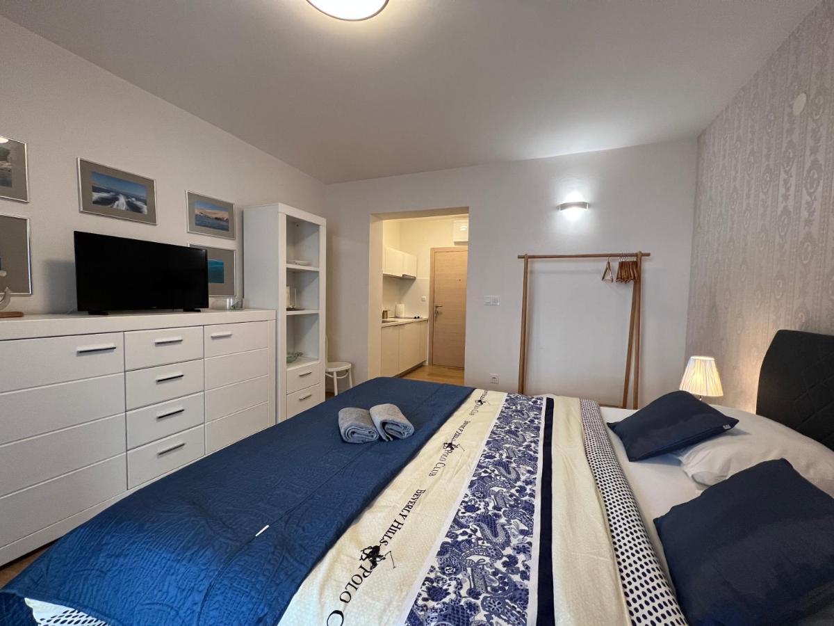 Studio Apartment Marina Mel Novi Vinodolski Exterior photo